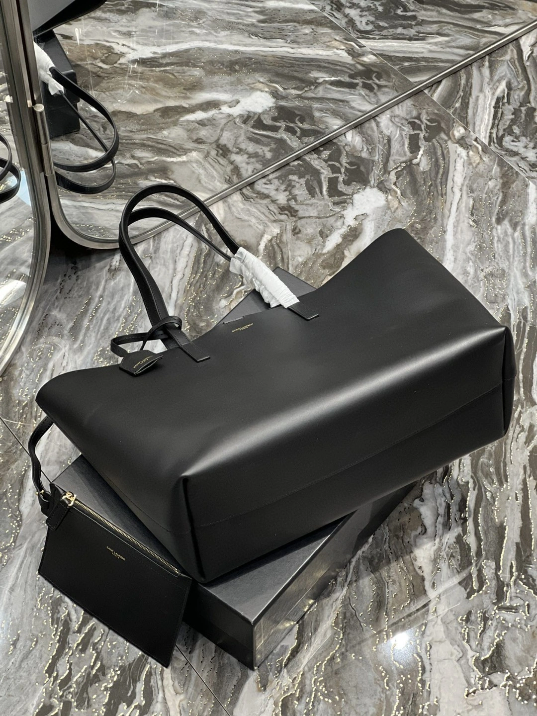 MOMO- 600281-CSV0J-4147 cowhide item : B-B597E1425W