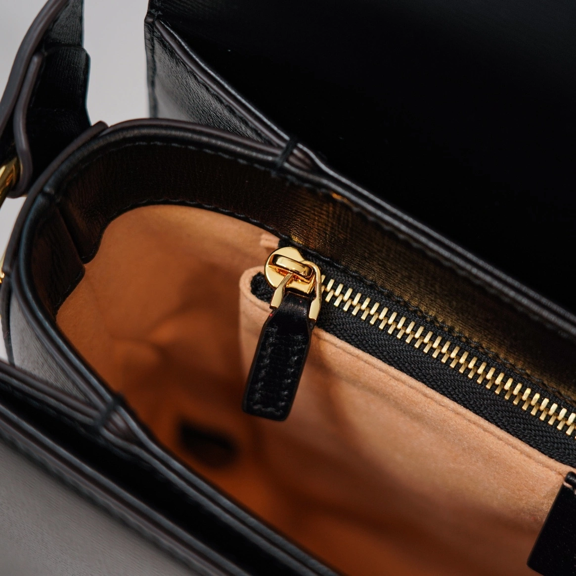 MOMO--‎602204 1DB0G 1000 602204-1DB0G-1000 high quality version item：C-B461H1651Q