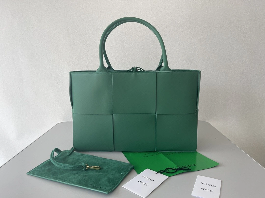 MOMO- 609175 Lambskin Intreccio tote item : B-B138C1214