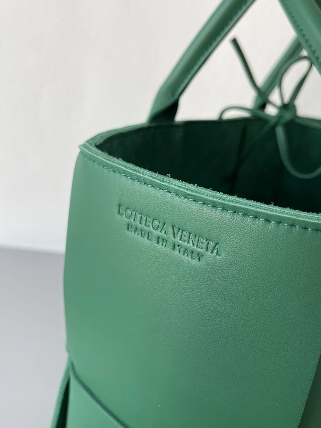 MOMO- 609175 Lambskin Intreccio tote item : B-B138C1214