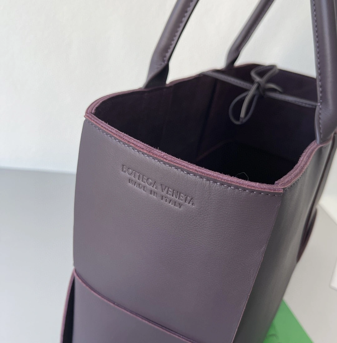 MOMO- 609175 Lambskin Intreccio tote item : B-B138C1215