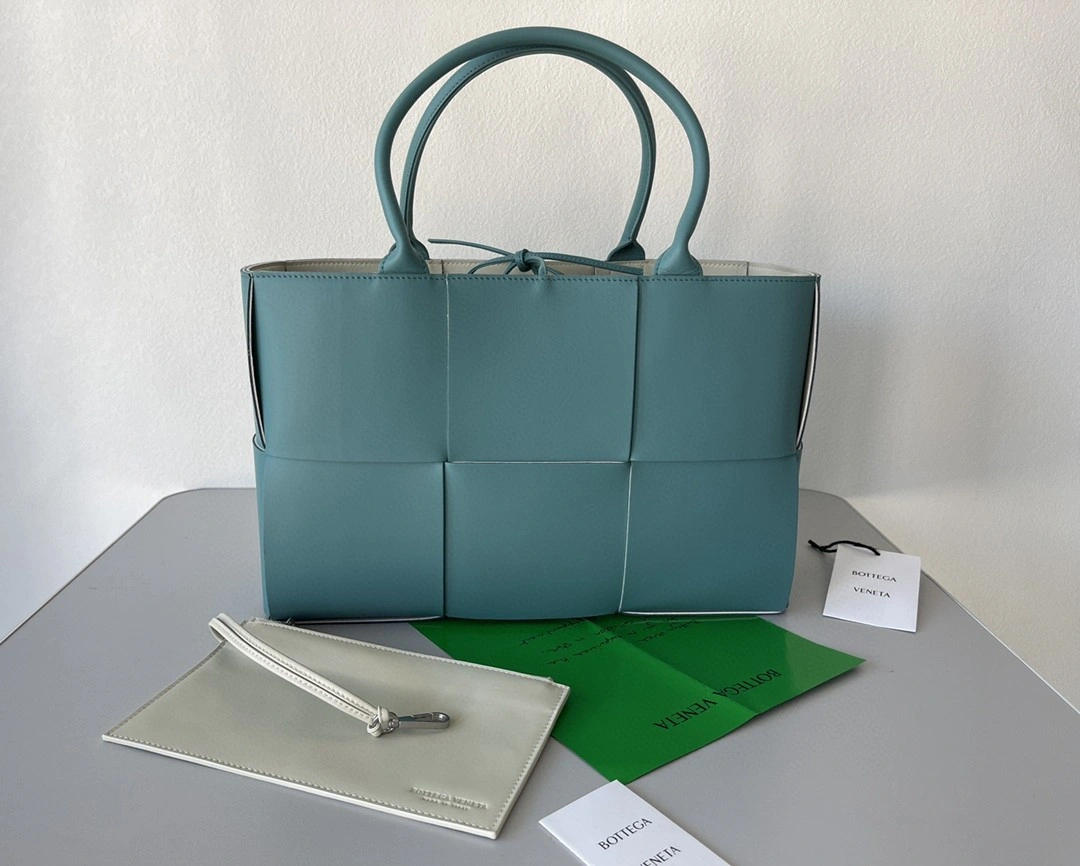 MOMO- 609175 Lambskin Intreccio tote item : B-B138C1216