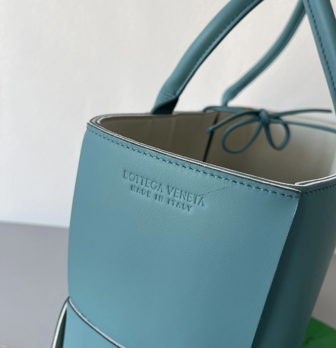 MOMO- 609175 Lambskin Intreccio tote item : B-B138C1216