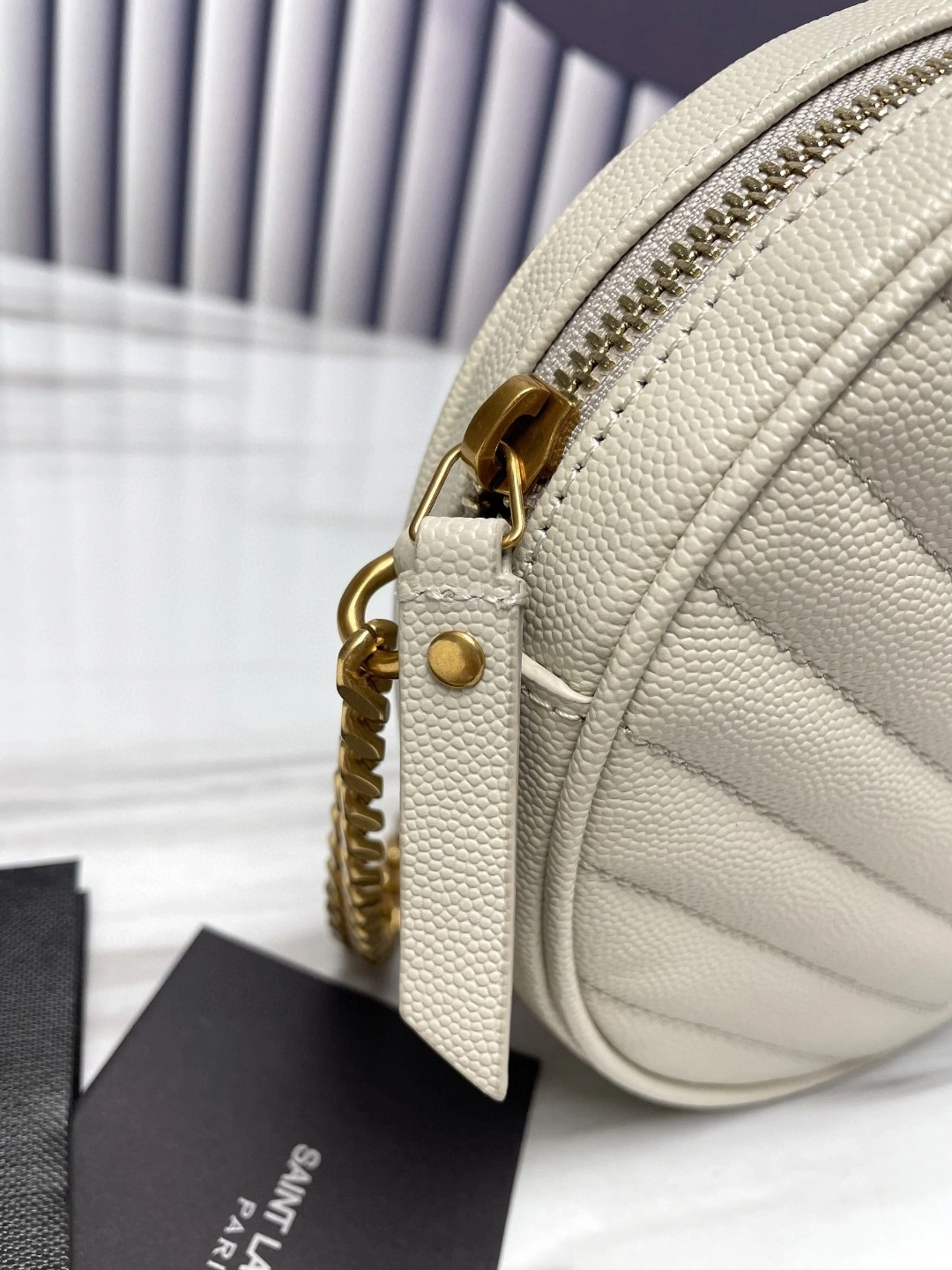 MOMO- 6104361GF079207 cowhide VINYLE item : B-B597E1409W