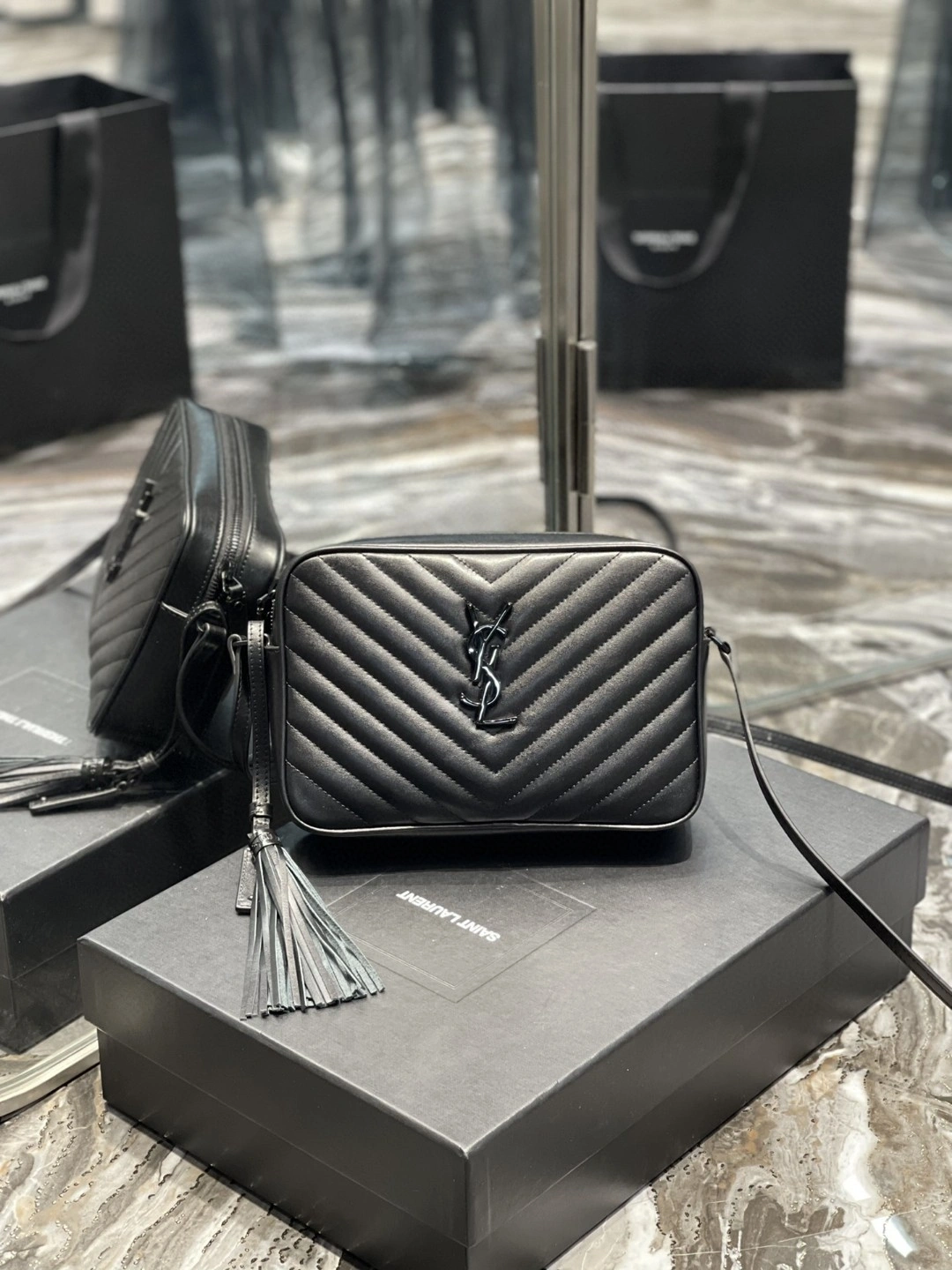 MOMO- 612544DV7041000 Calfskin item : B-B597E1722W
