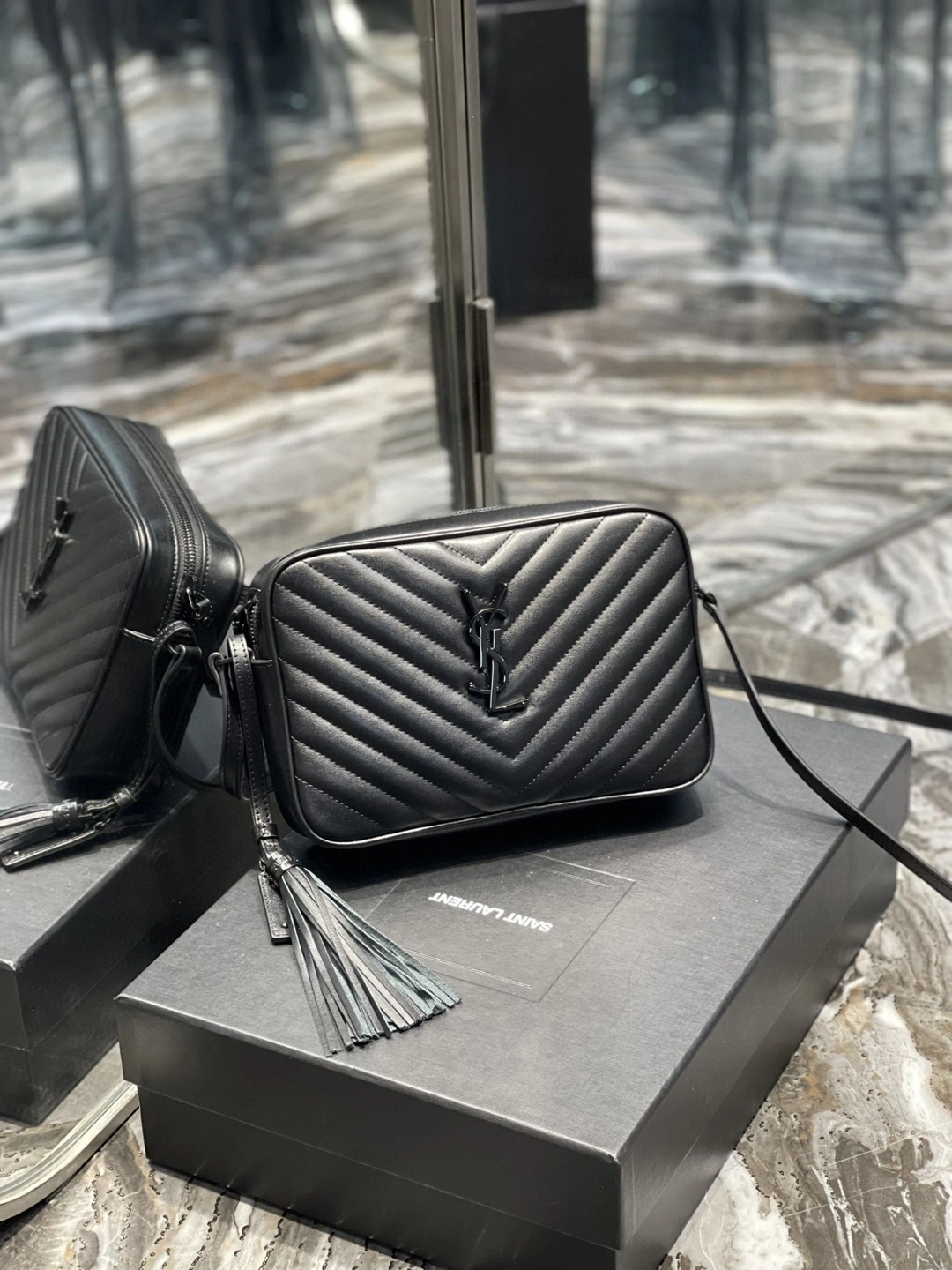 MOMO- 612544DV7041000 Calfskin item : B-B597E1722W