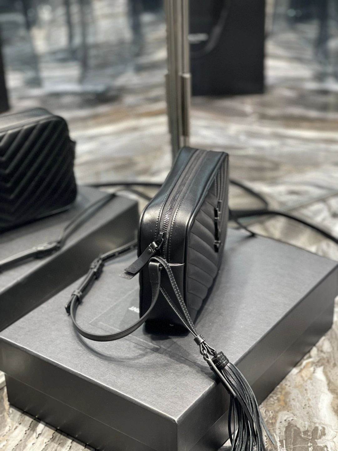 MOMO- 612544DV7041000 Calfskin item : B-B597E1722W