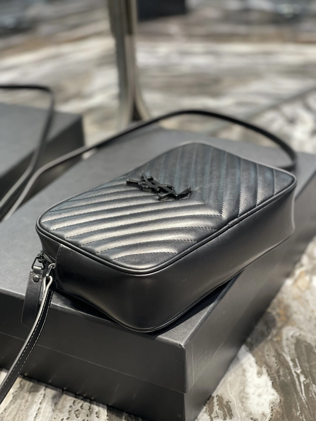 MOMO- 612544DV7041000 Calfskin item : B-B597E1722W