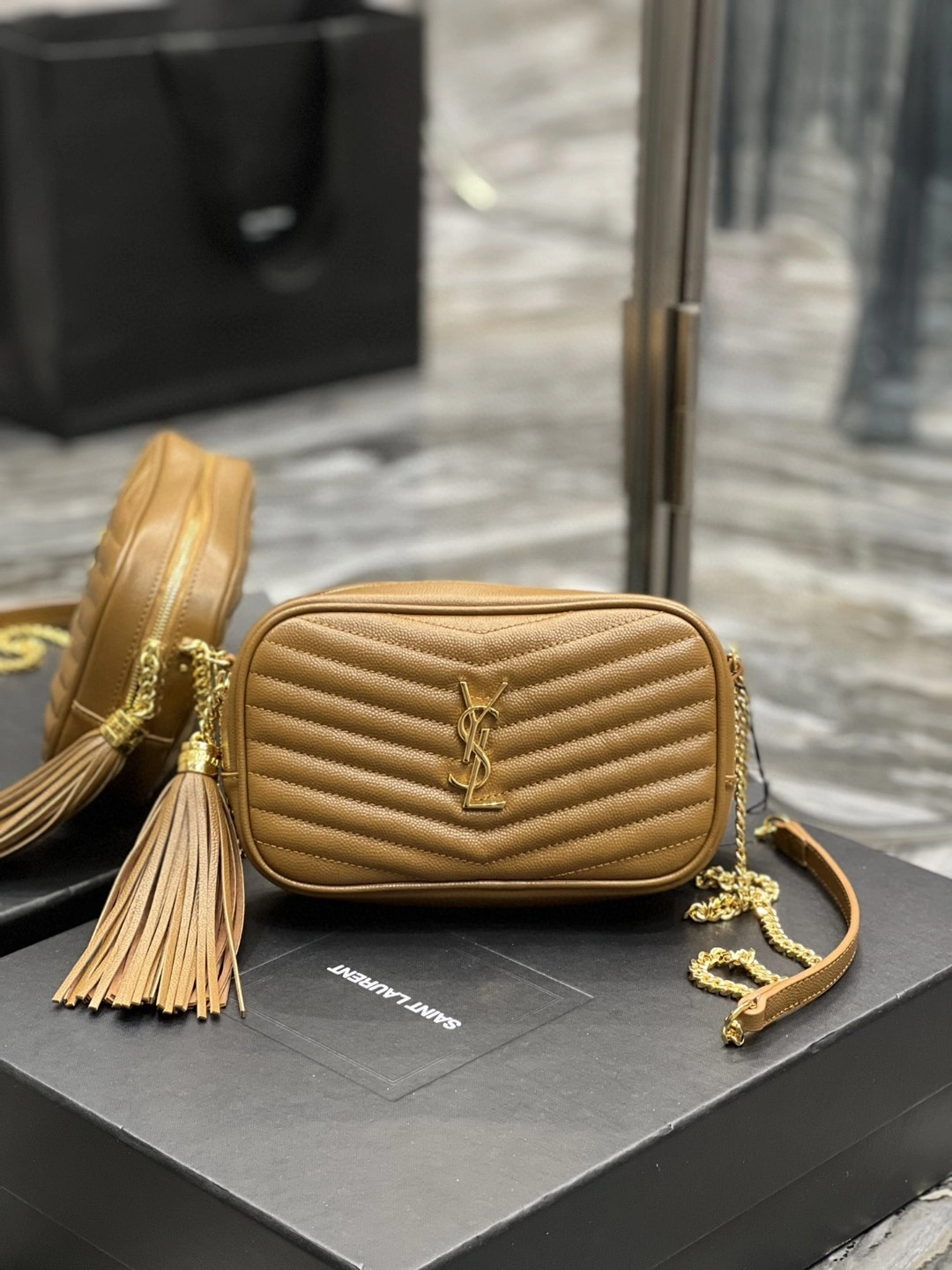 MOMO- 612579-1GF01-2516 cowhide item : B-B597E1420W