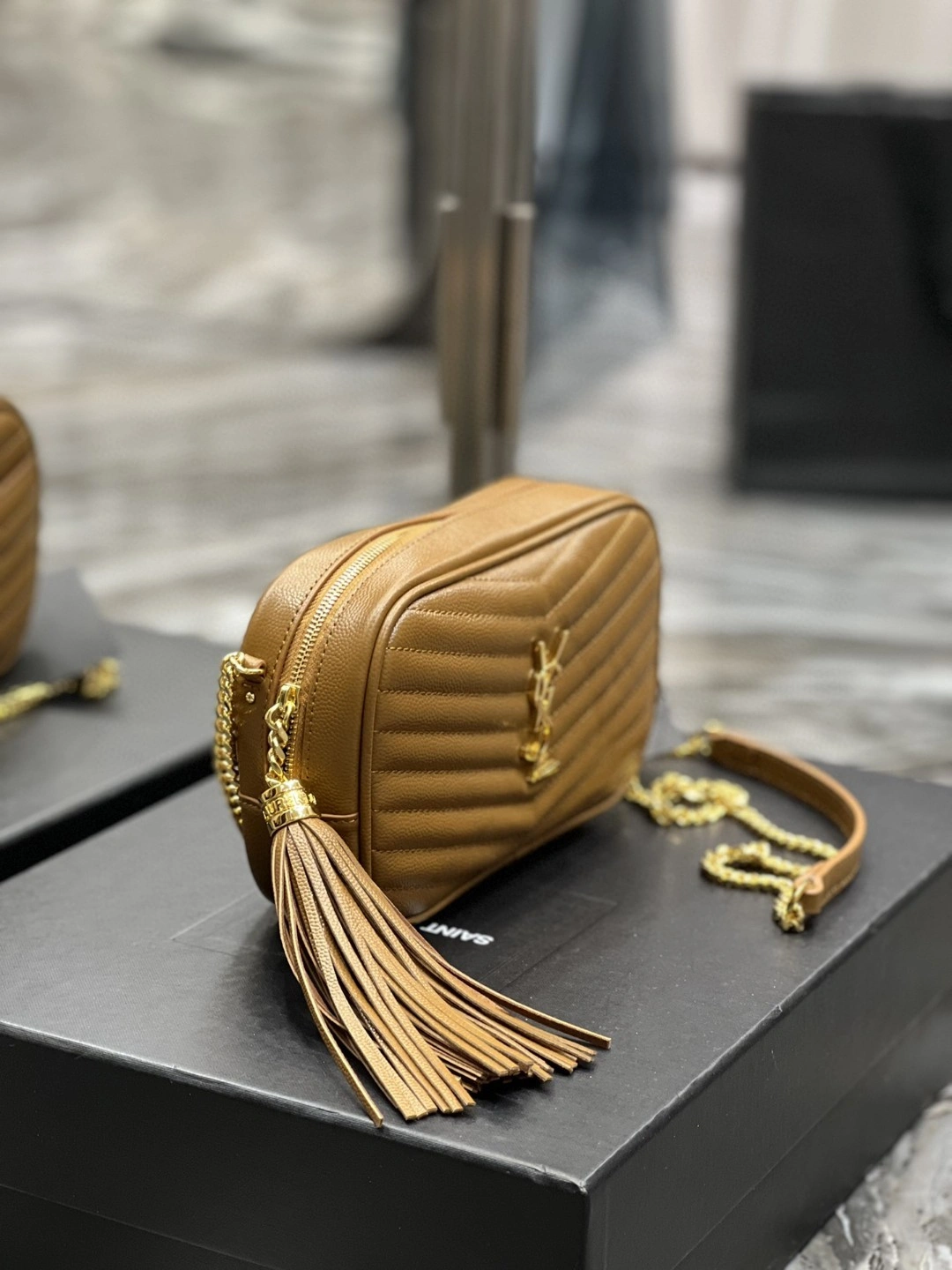 MOMO- 612579-1GF01-2516 cowhide item : B-B597E1420W
