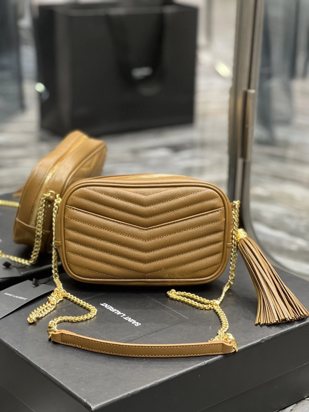 MOMO- 612579-1GF01-2516 cowhide item : B-B597E1420W