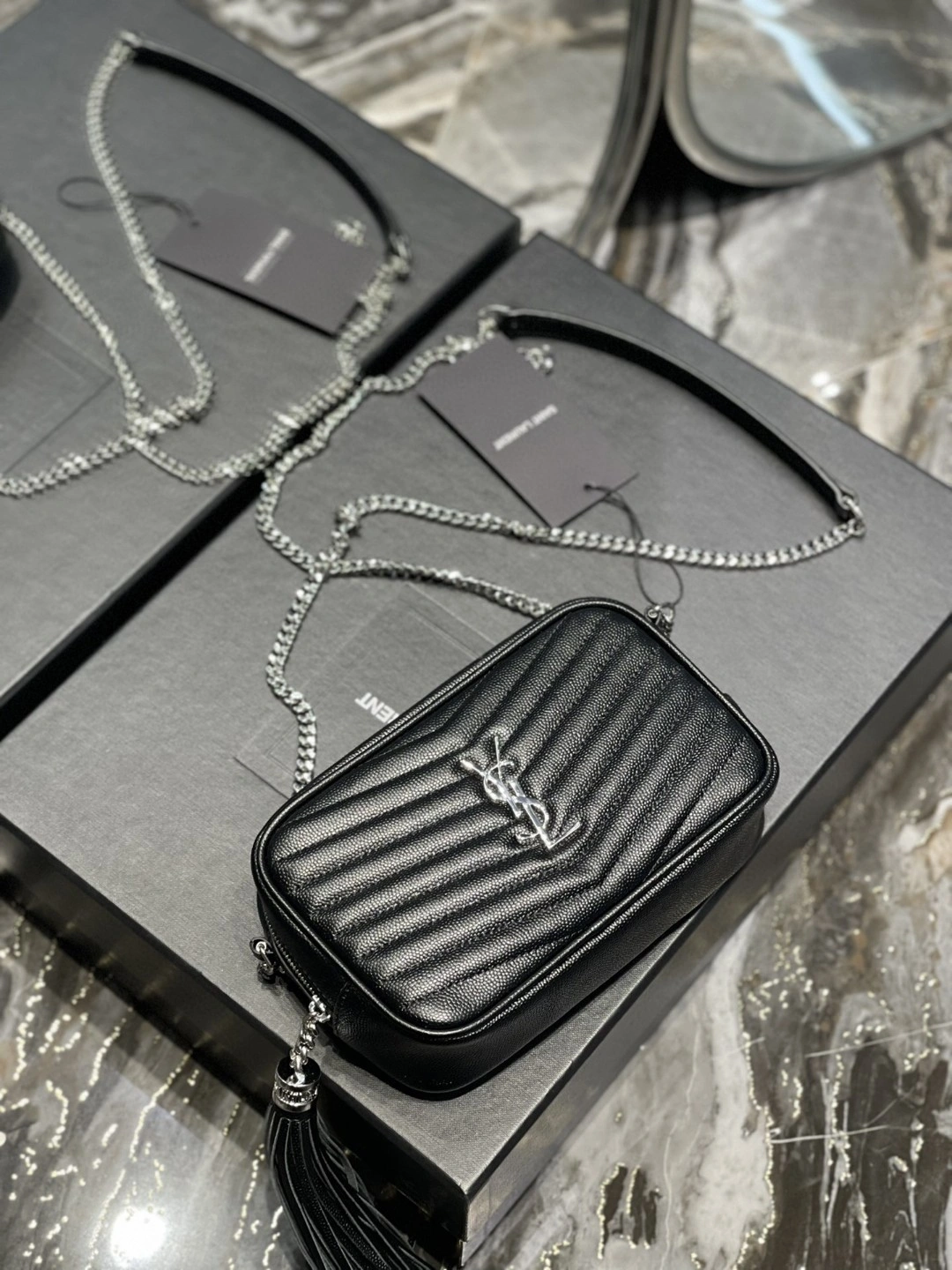 MOMO- 6125791GF019207 cowhide item : B-B597E1421W