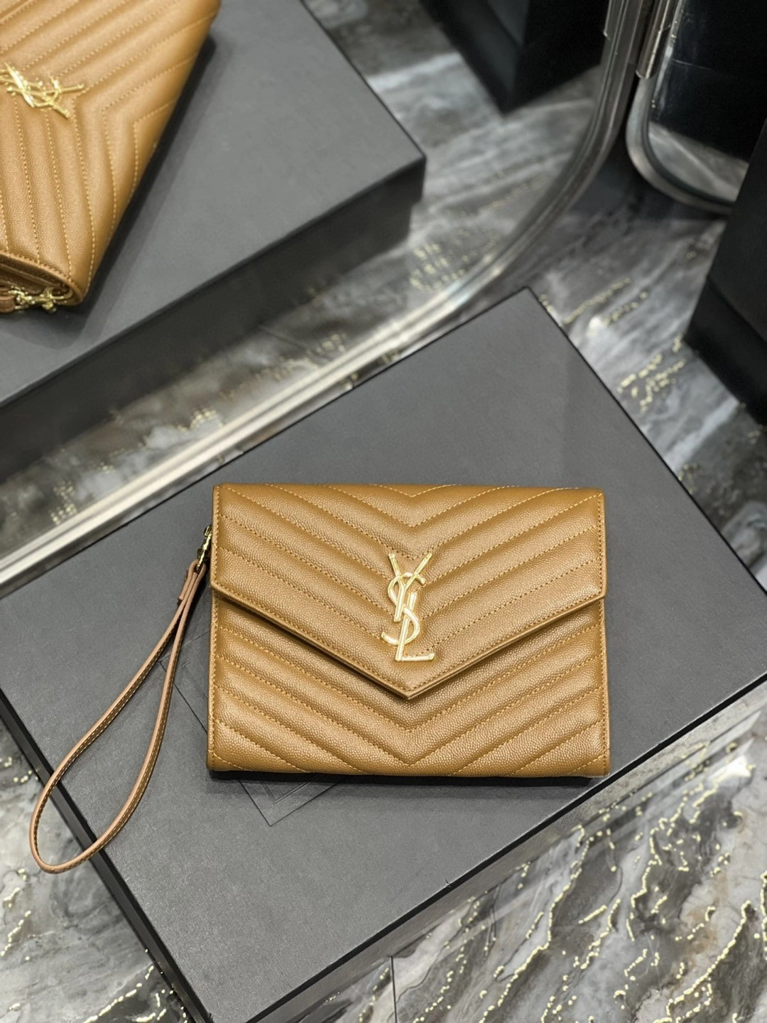 MOMO- 617662-BOW01-2516 Calfskin item : B-B597E1729W