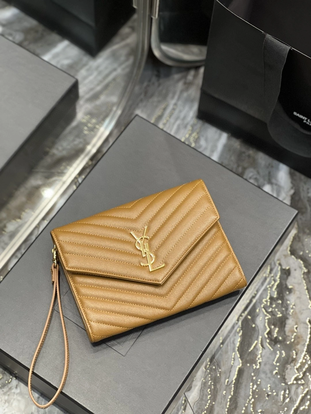 MOMO- 617662-BOW01-2516 Calfskin item : B-B597E1729W