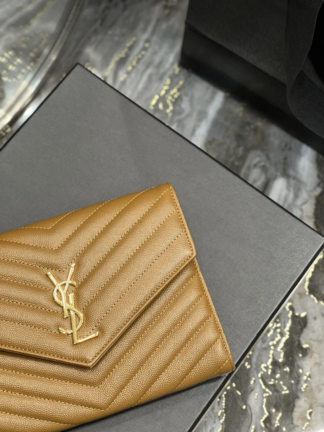 MOMO- 617662-BOW01-2516 Calfskin item : B-B597E1729W