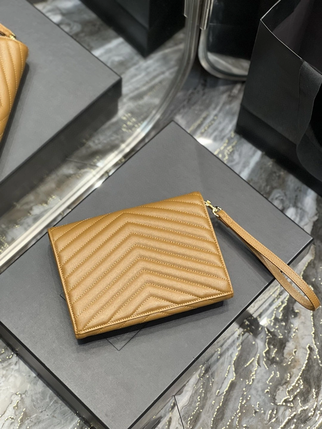 MOMO- 617662-BOW01-2516 Calfskin item : B-B597E1729W