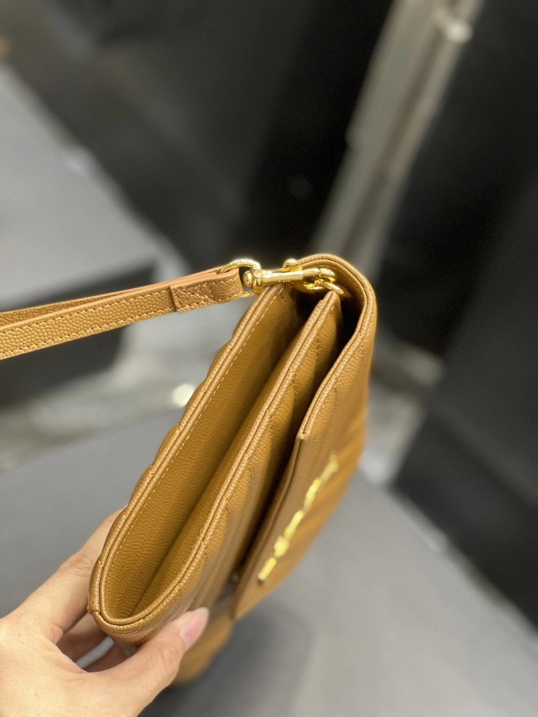 MOMO- 617662-BOW01-2516 Calfskin item : B-B597E1729W