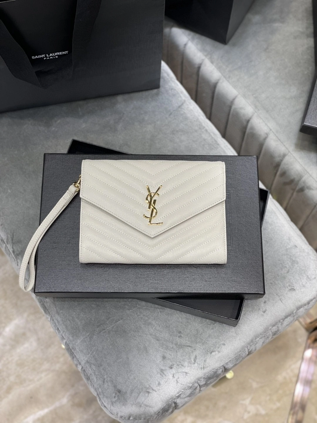 MOMO- 617662-BOW01-9207 Calfskin item : B-B597E1404W