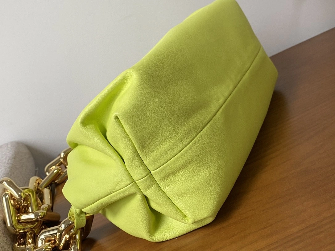 MOMO- 620230 The Chain Pouch item : B-B125C1218