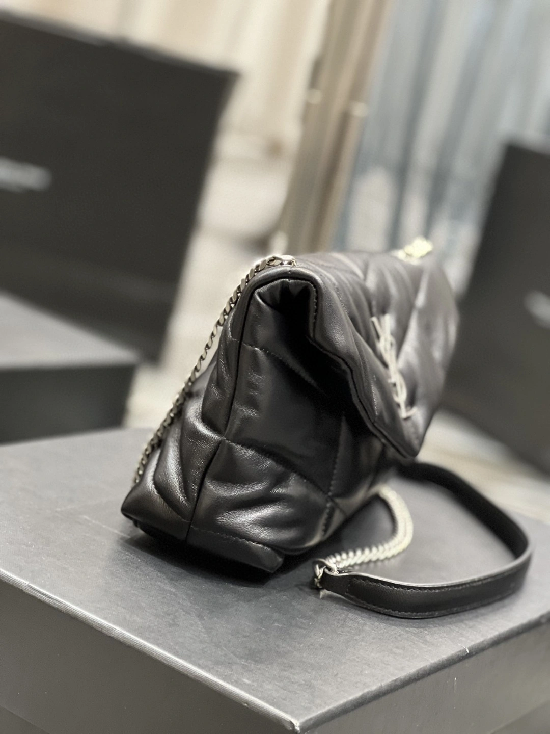 MOMO- 6203331EL001000 Lambskin item : B-B597E1712W