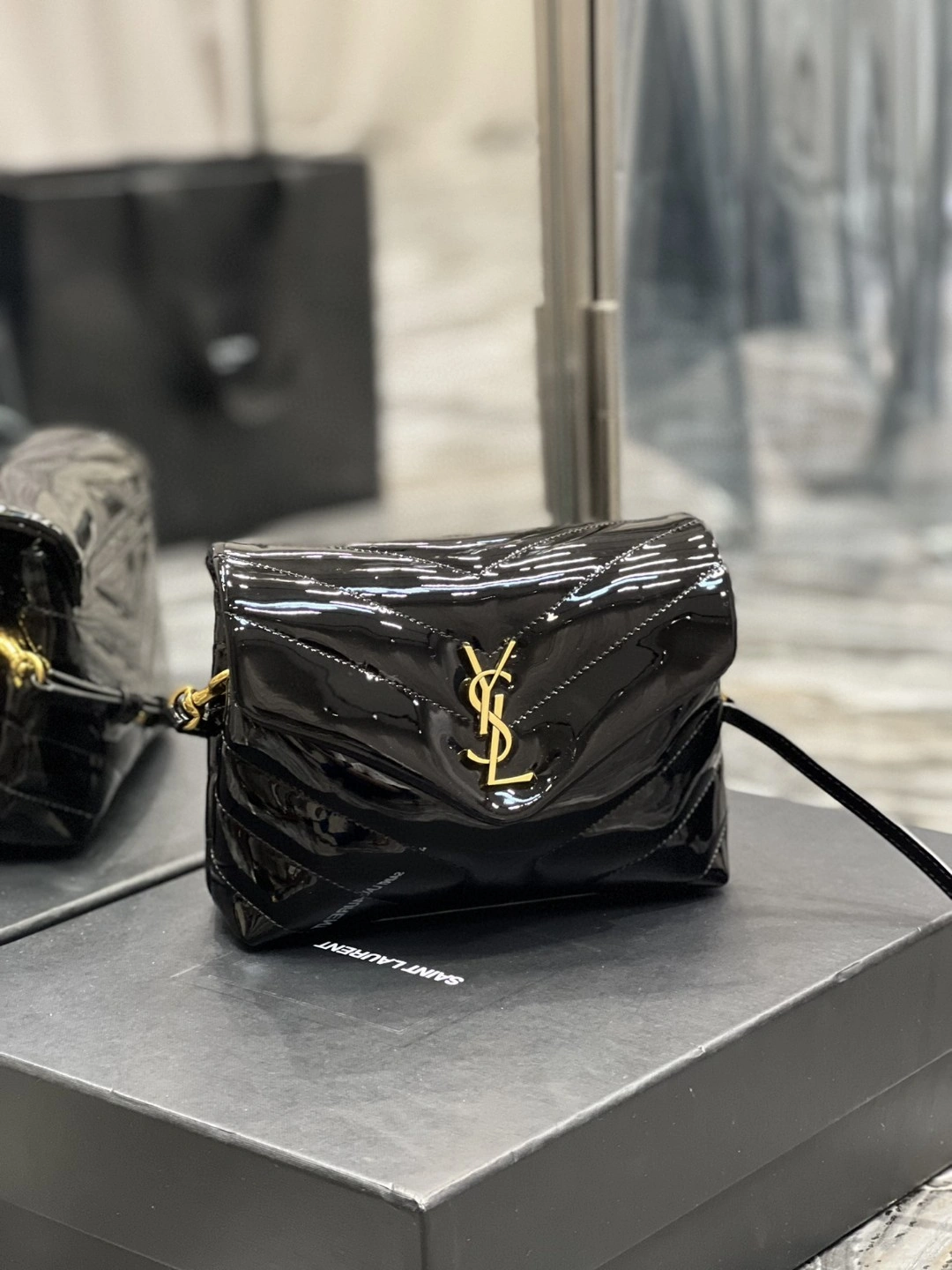 MOMO- 6309512IU1J1000 Calfskin item : B-B597E1740W