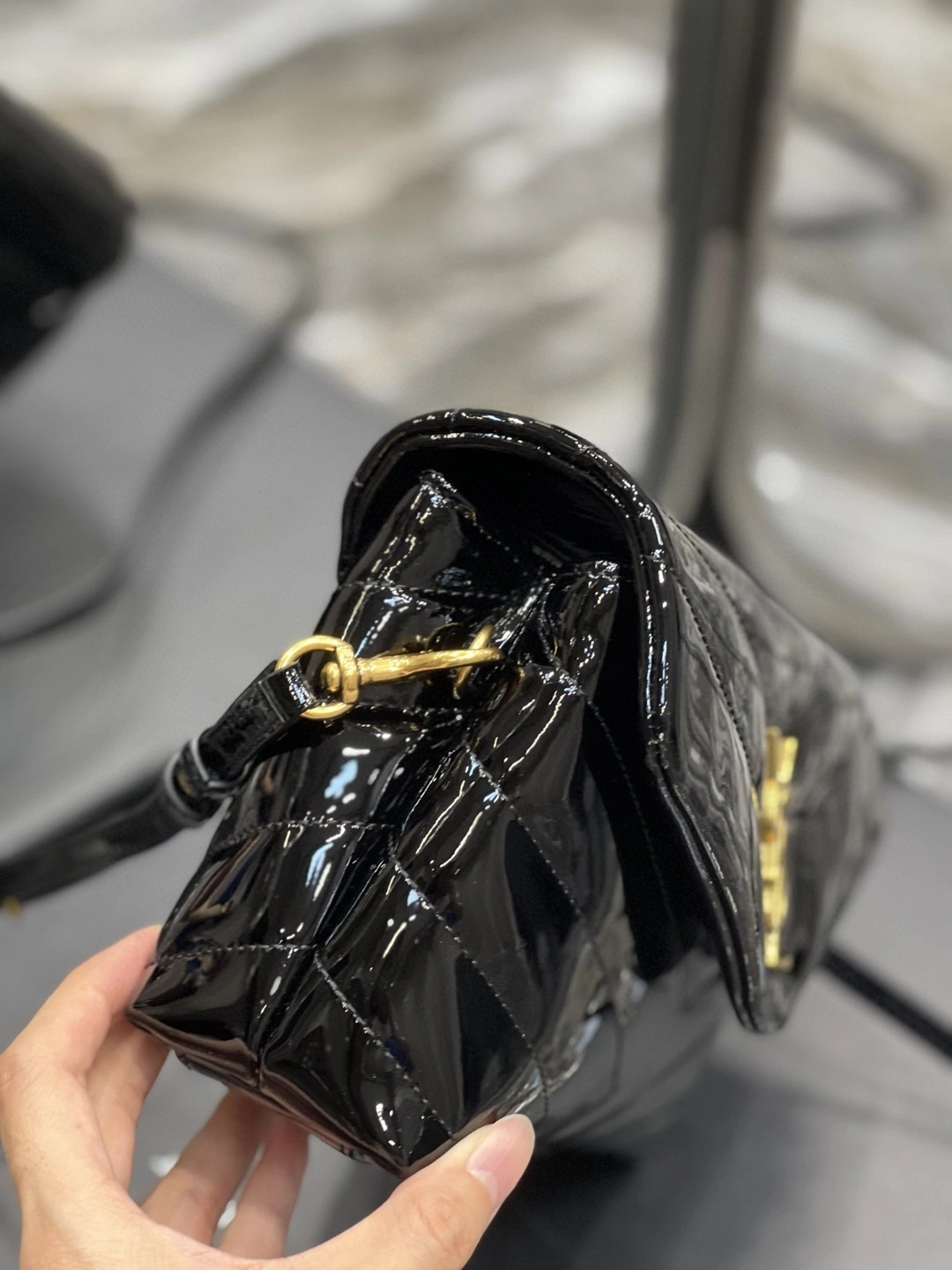 MOMO- 6309512IU1J1000 Calfskin item : B-B597E1740W