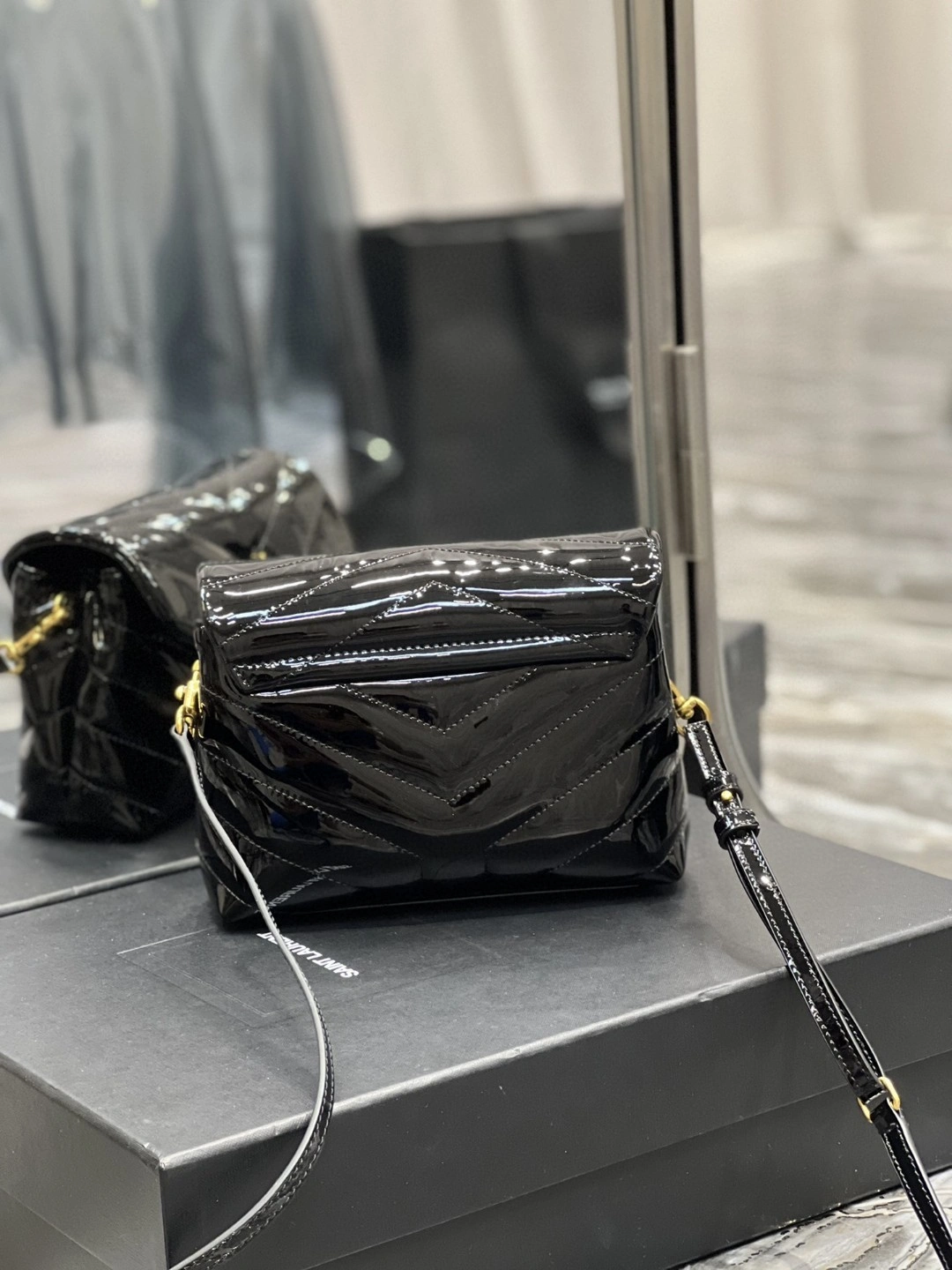 MOMO- 6309512IU1J1000 Calfskin item : B-B597E1740W