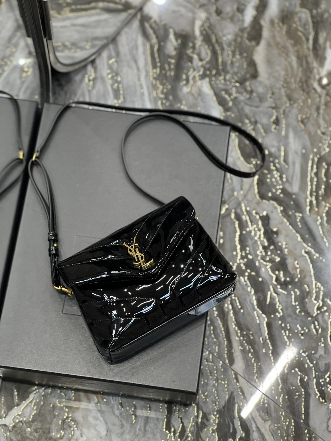 MOMO- 6309512IU1J1000 Calfskin item : B-B597E1740W