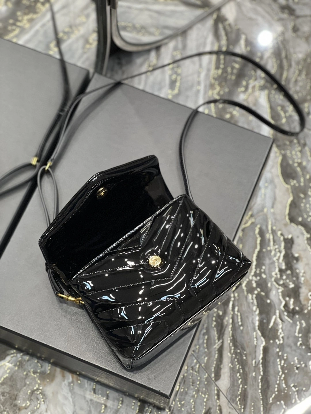 MOMO- 6309512IU1J1000 Calfskin item : B-B597E1740W