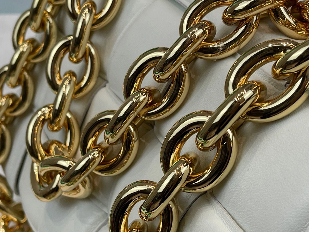 MOMO- 631421-VBWZ0-9143 THE CHAIN CASSETTE Nappa item：B-B063E2334C