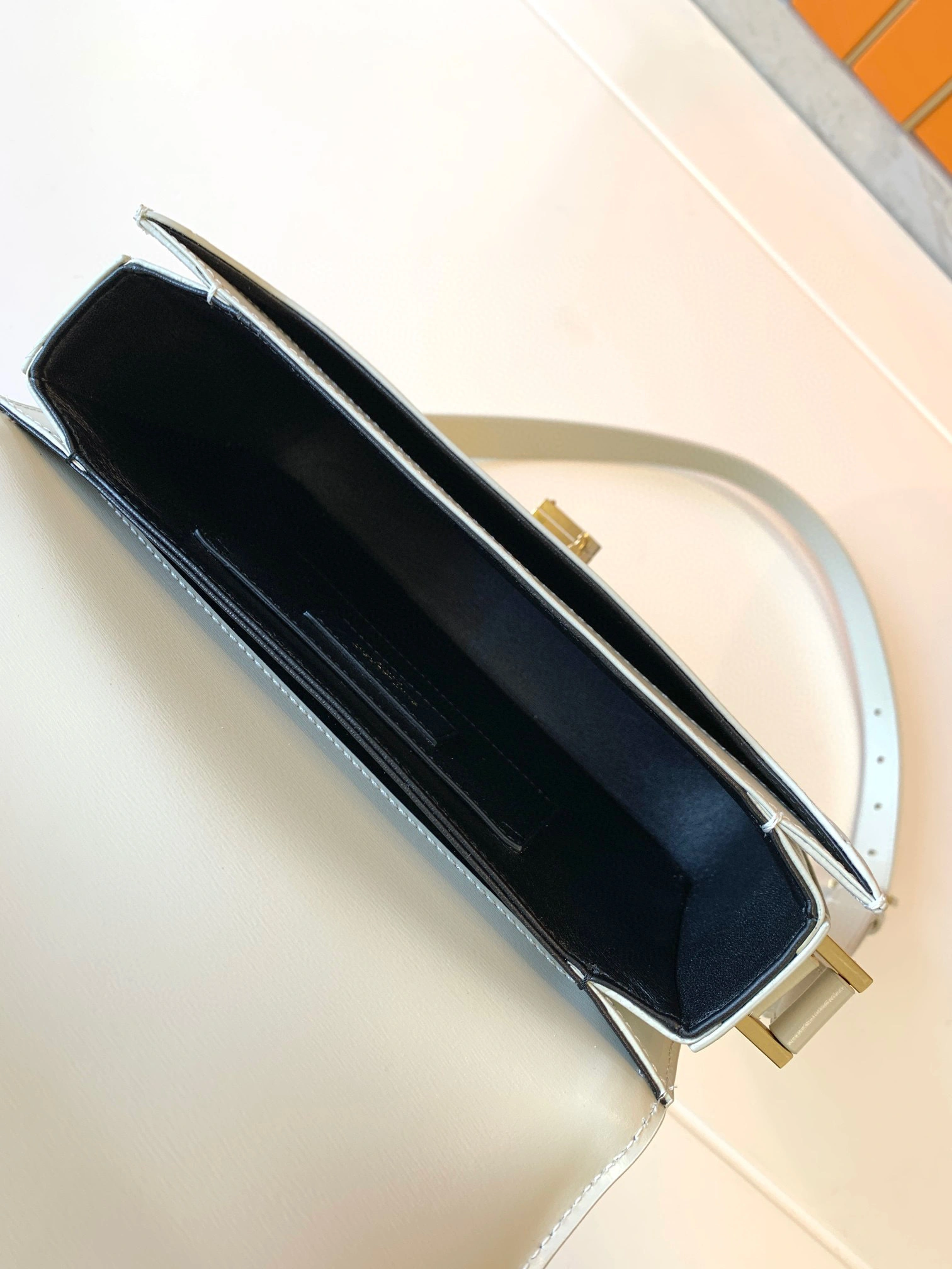 MOMO- 6343050SX0W9207 Solferino cowhide item：B-B000F0519C