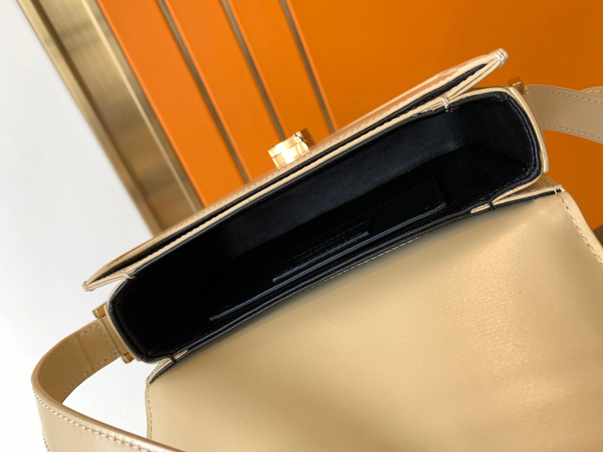 MOMO- 6343060SX0W9141 Solferino cowhide item：B-B000F0525C