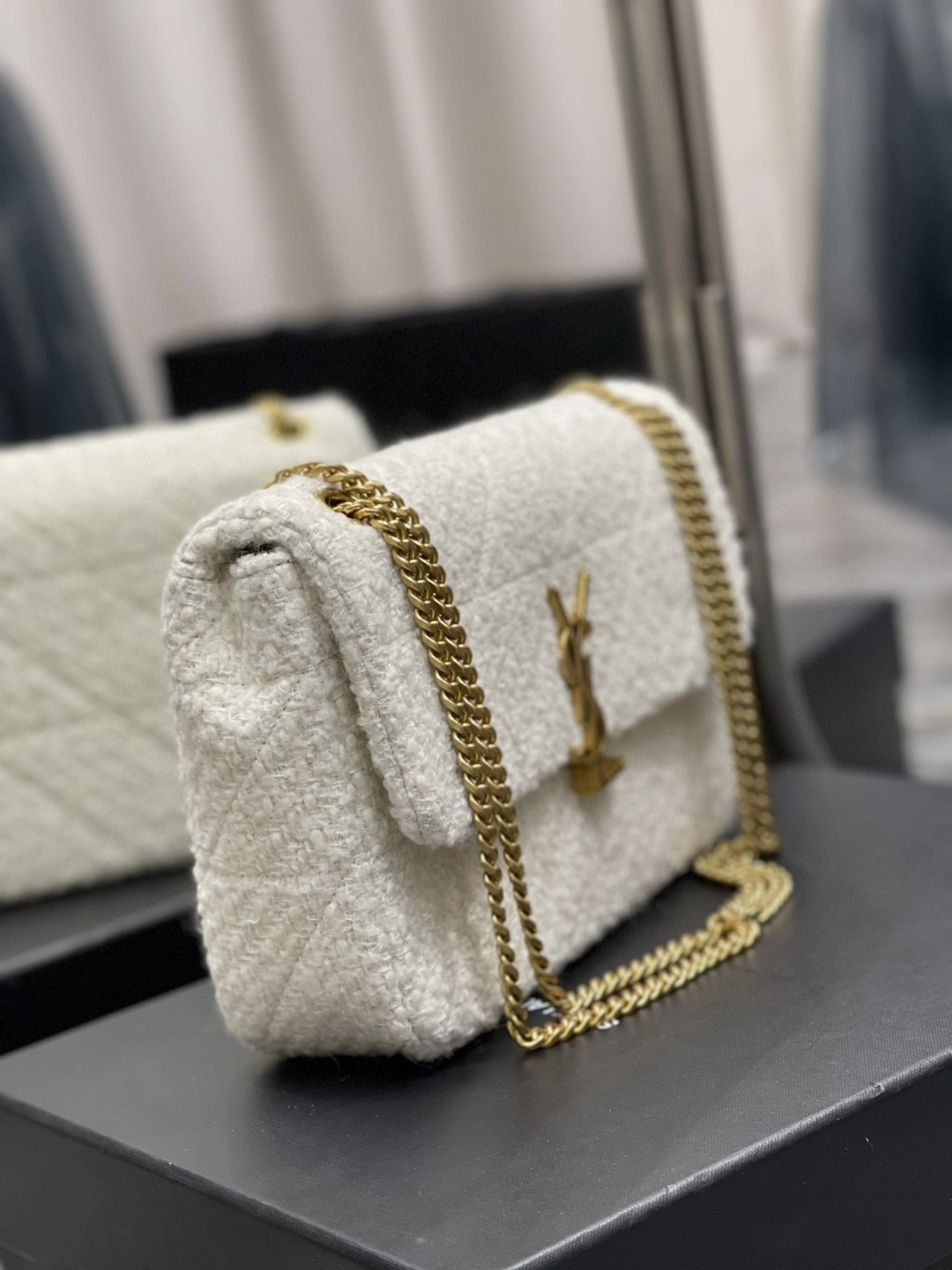 MOMO- 634820-2RL37-9013 sheephide item : B-B597E1401W