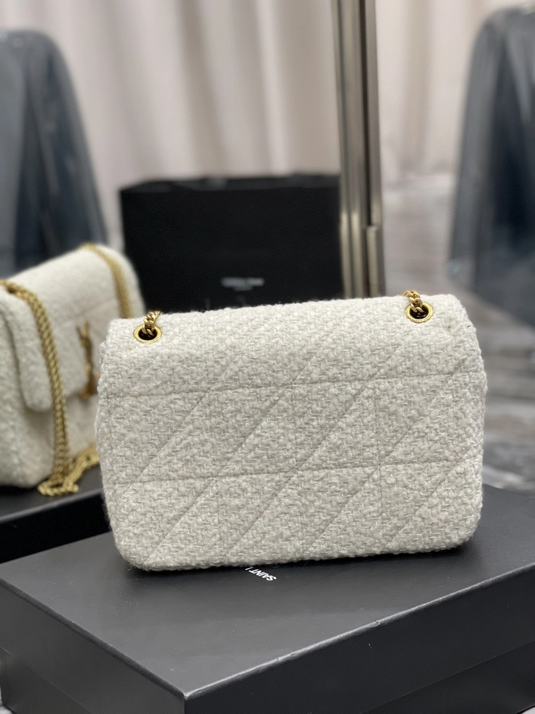 MOMO- 634820-2RL37-9013 sheephide item : B-B597E1401W