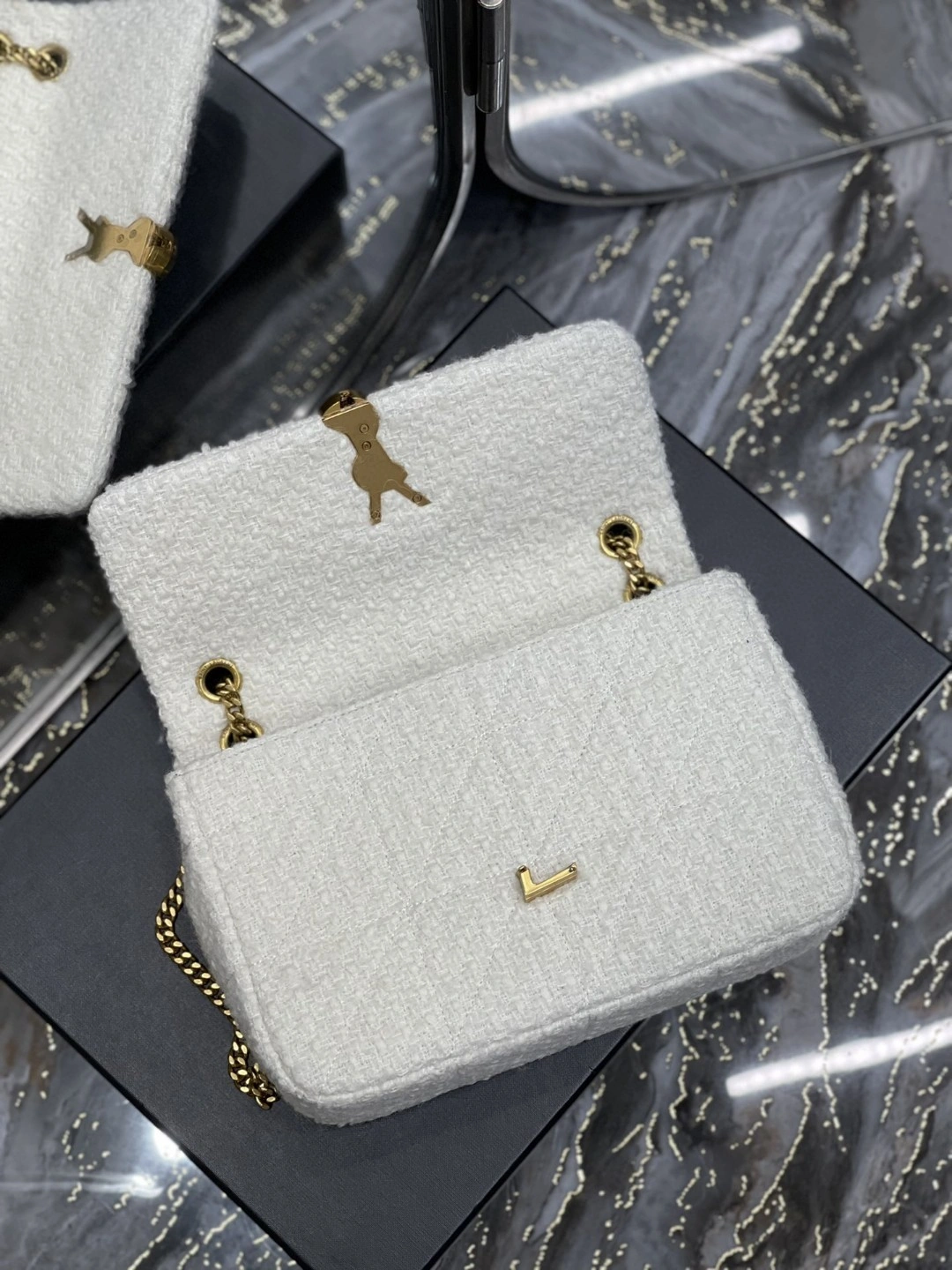 MOMO- 634820-2RL37-9013 sheephide item : B-B597E1401W