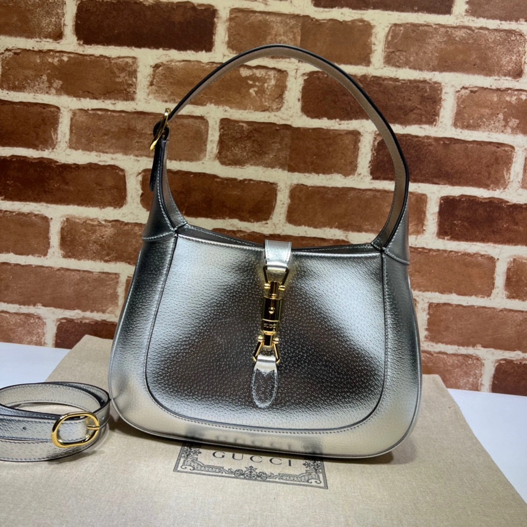MOMO- 636709-1TR0G-8106 item：B-B000E2209C