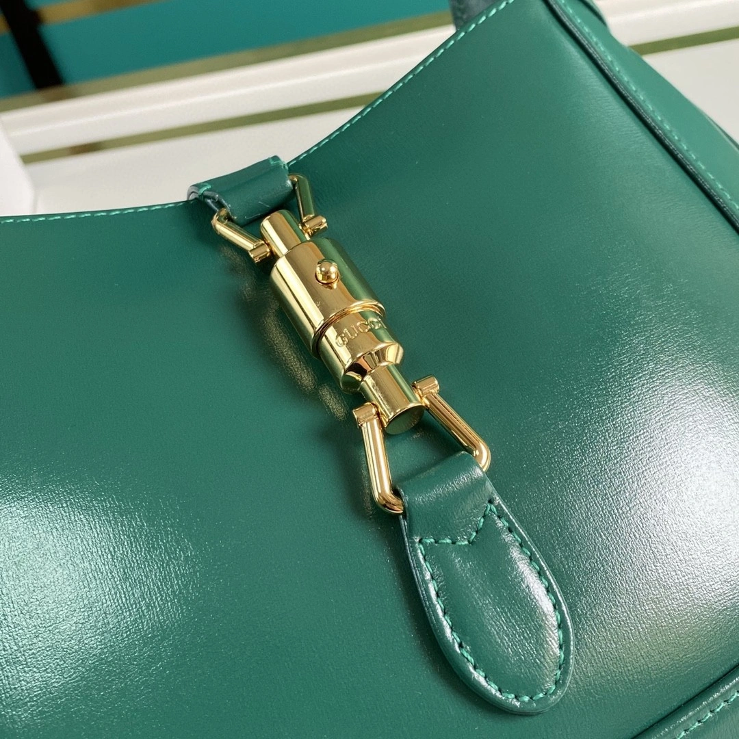 MOMO- 636709 cowhide item : B-B00M0609