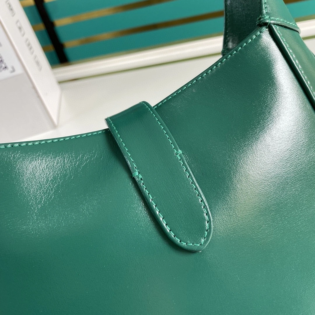 MOMO- 636709 cowhide item : B-B00M0609
