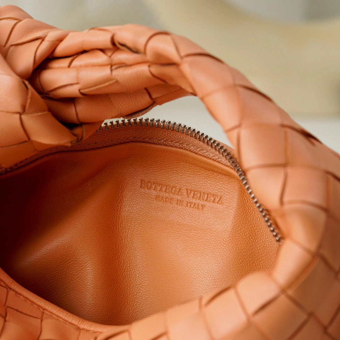 MOMO- 651876-VCPP5-7806 Intrecciato Nappa hobo item：B-B202E2234C