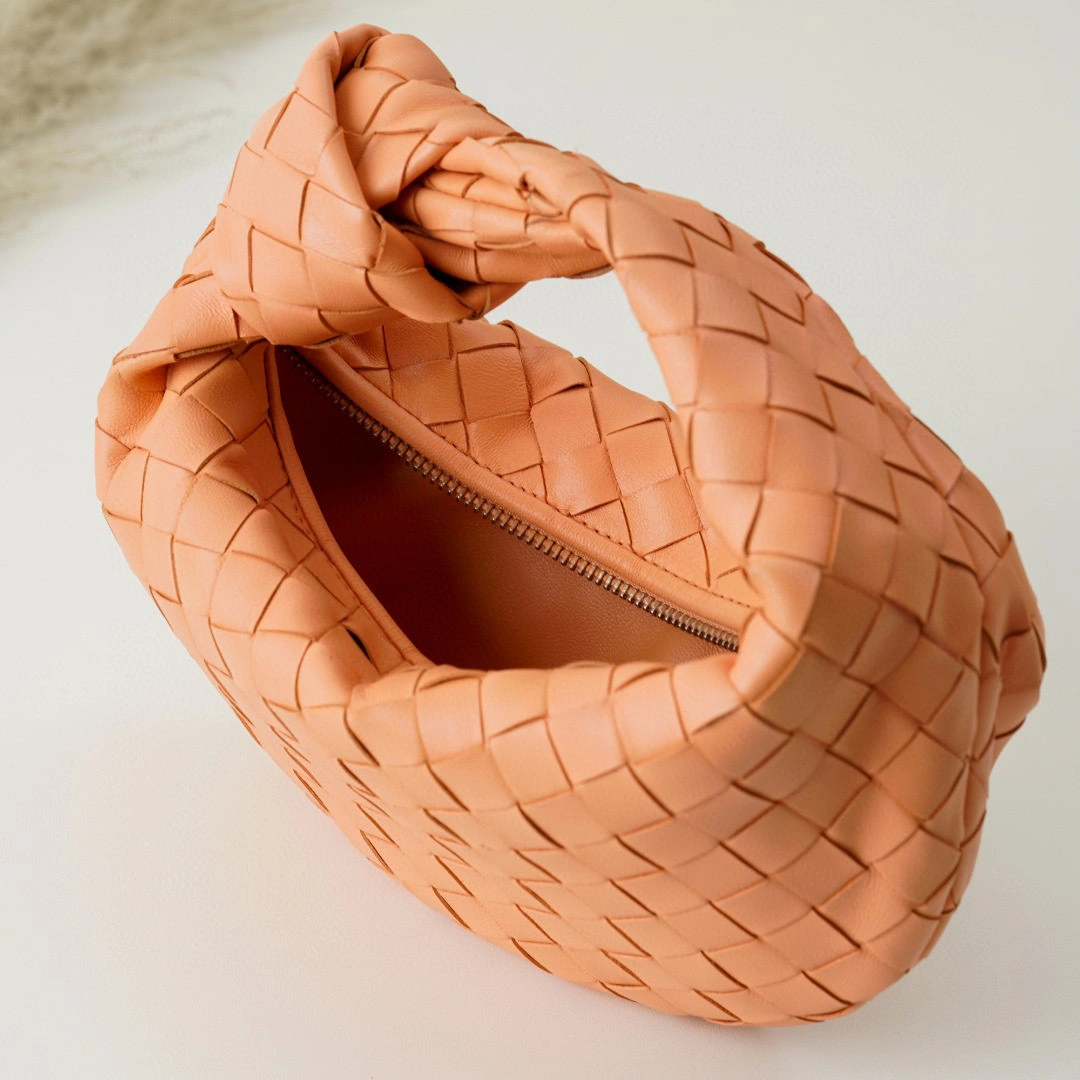 MOMO- 651876-VCPP5-7806 Intrecciato Nappa hobo item：B-B202E2234C