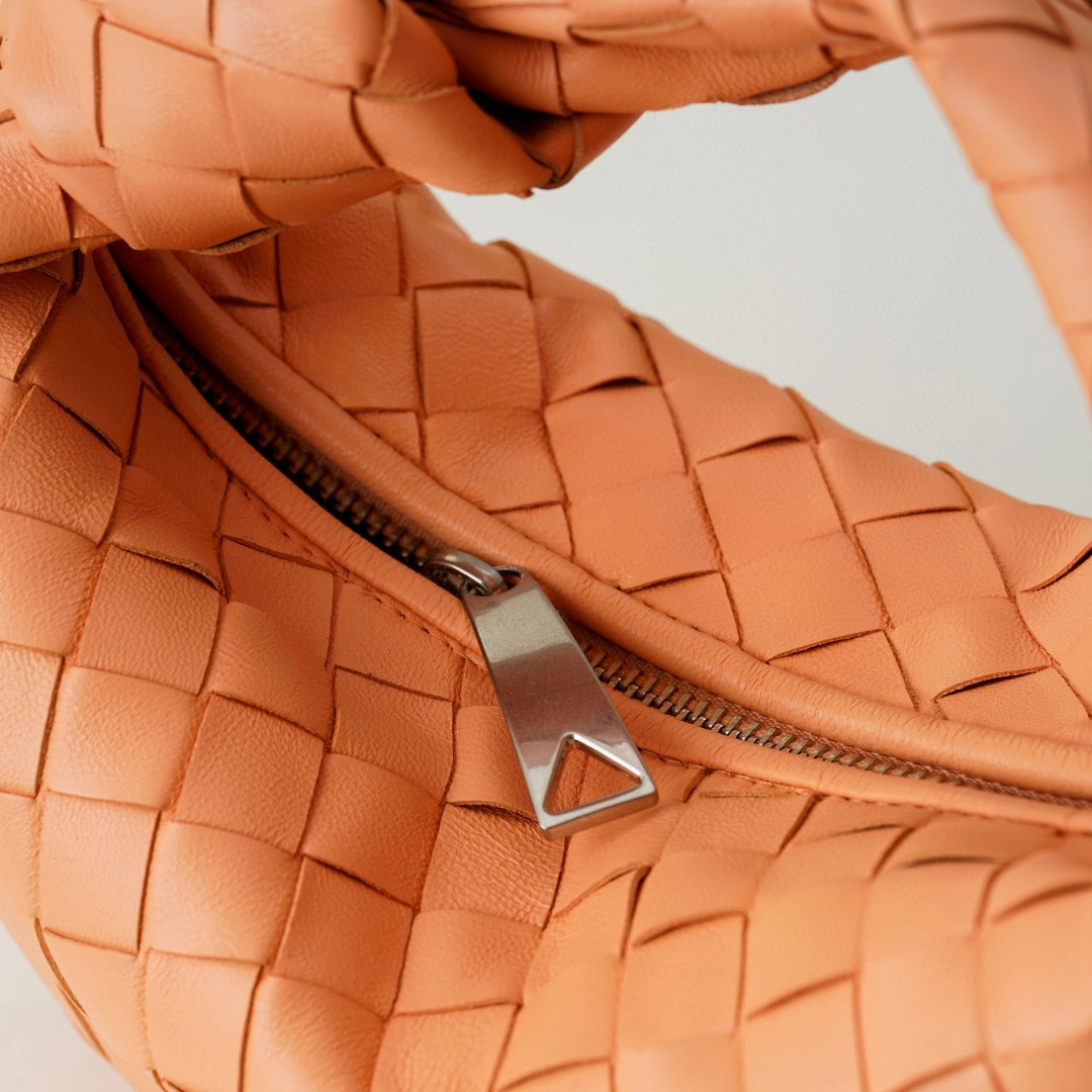 MOMO- 651876-VCPP5-7806 Intrecciato Nappa hobo item：B-B202E2234C