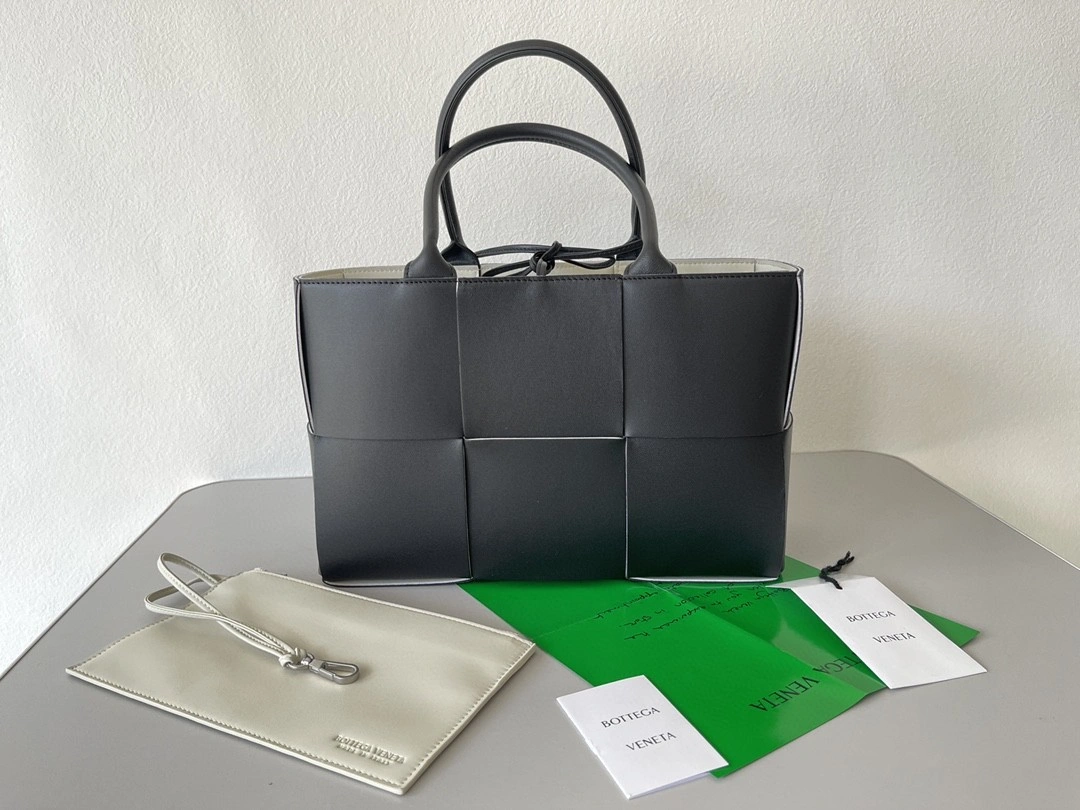 MOMO- 652867 Lambskin Mini tote item : B-B115C1211