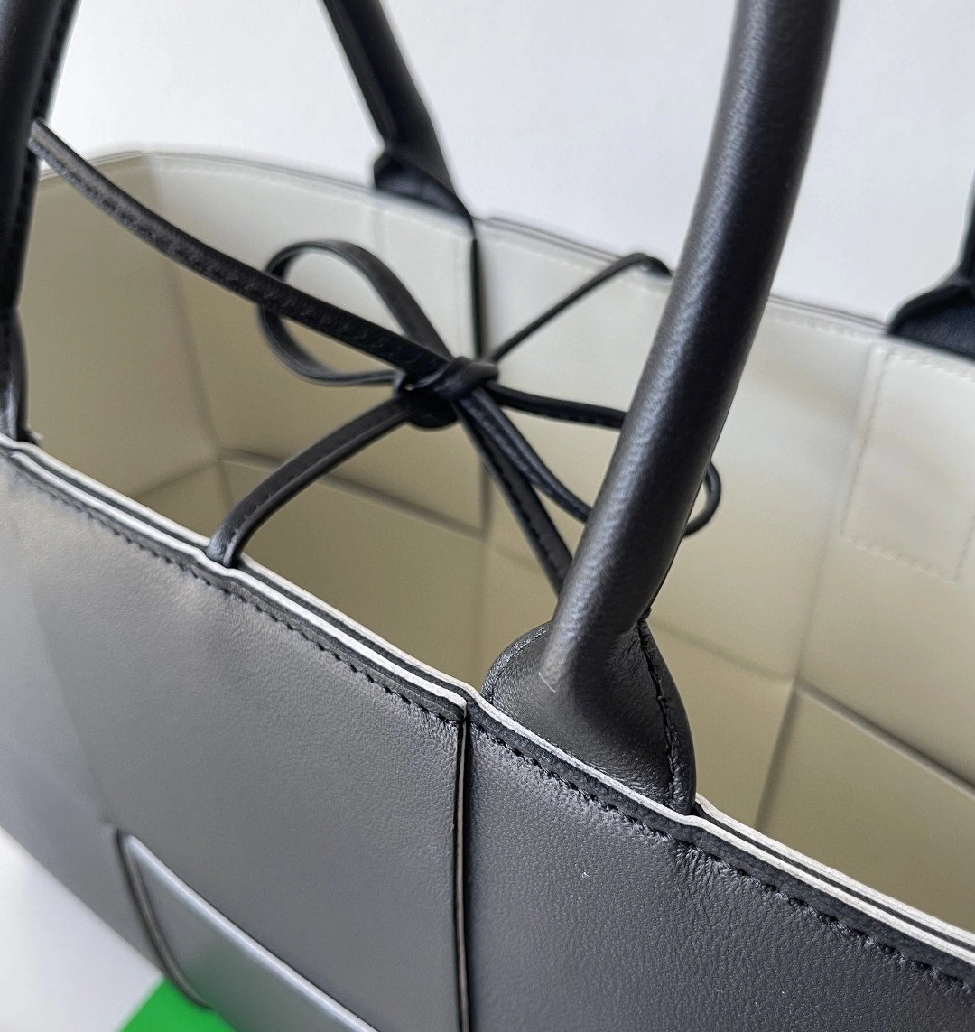 MOMO- 652867 Lambskin Mini tote item : B-B115C1211