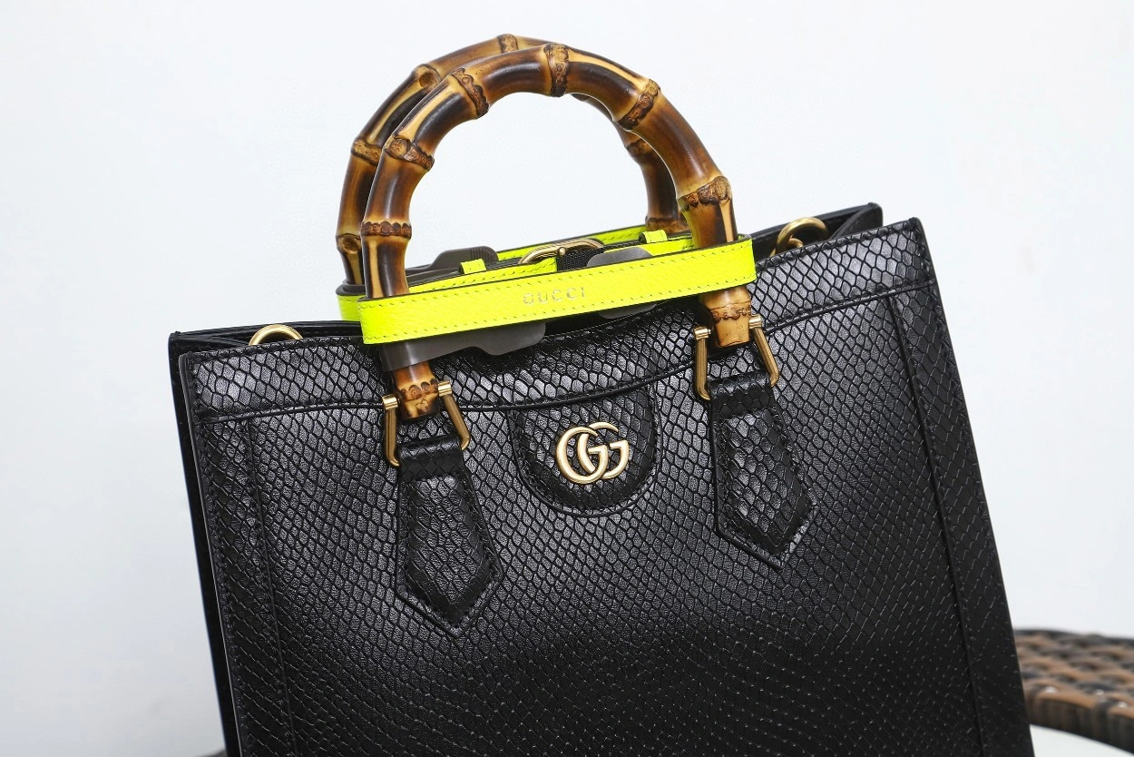 MOMO- 660195 cowhide item : B-B202M0710