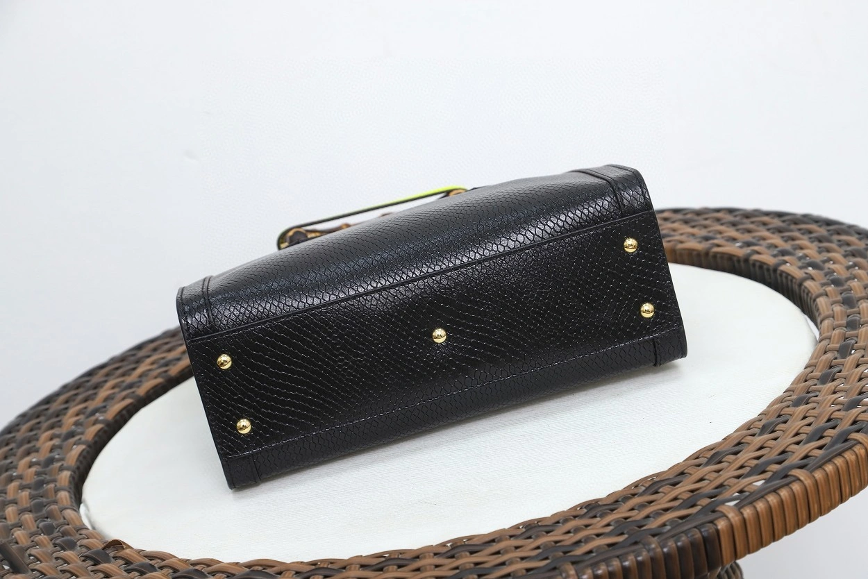 MOMO- 660195 cowhide item : B-B202M0710