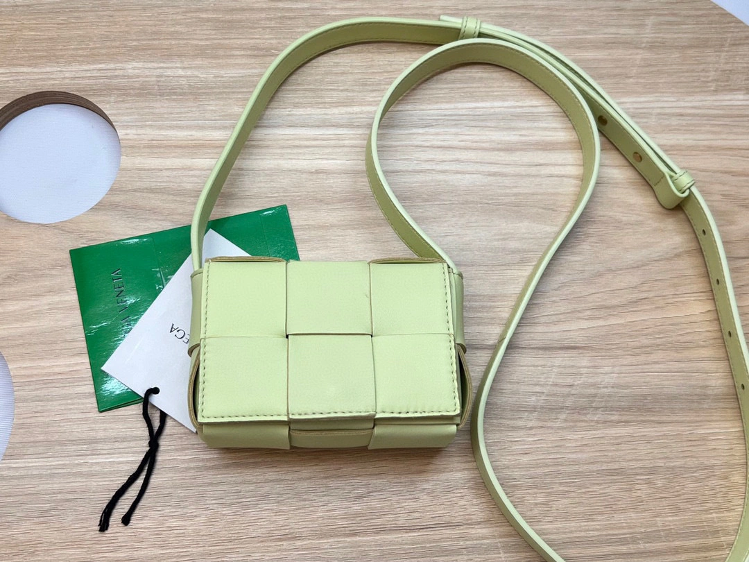 MOMO- 666688VMAY19412 sheephide Mini cassette Bag item：B-B000E2316C