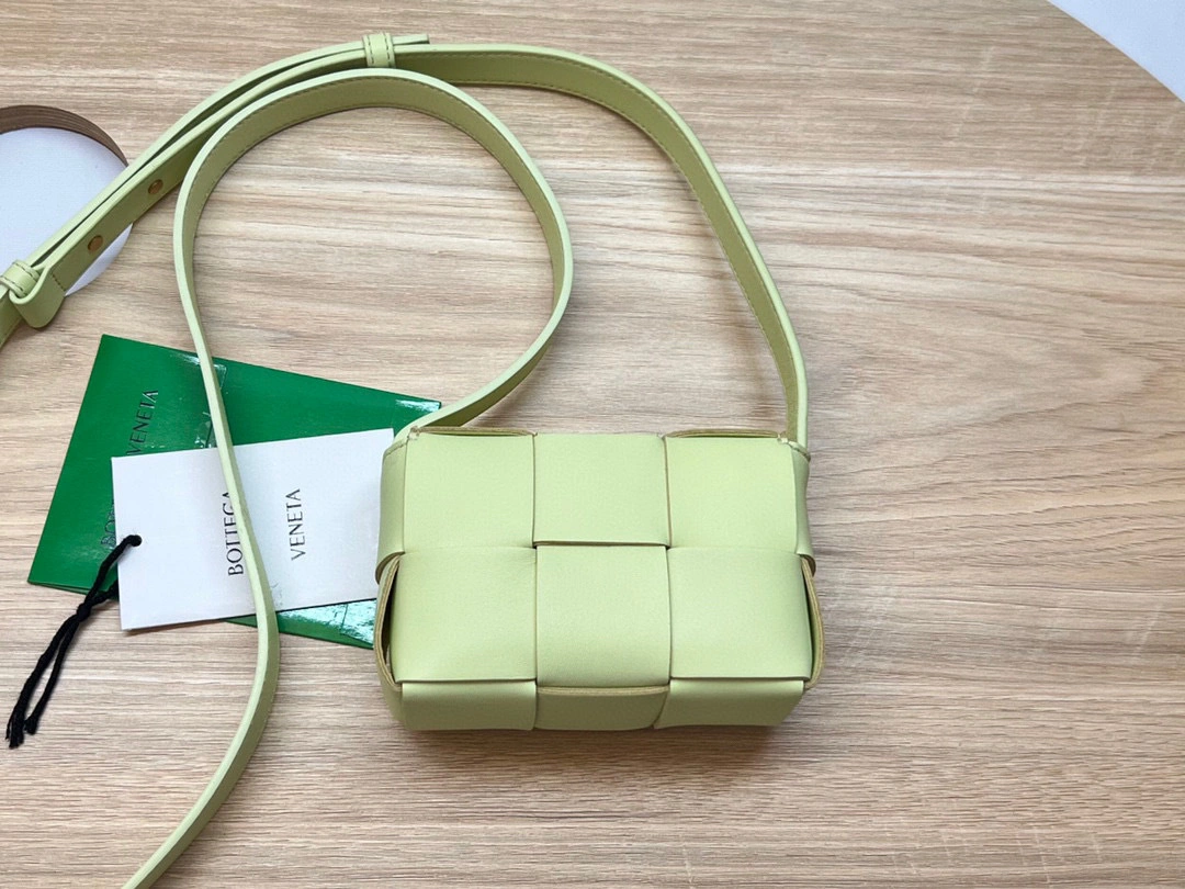 MOMO- 666688VMAY19412 sheephide Mini cassette Bag item：B-B000E2316C
