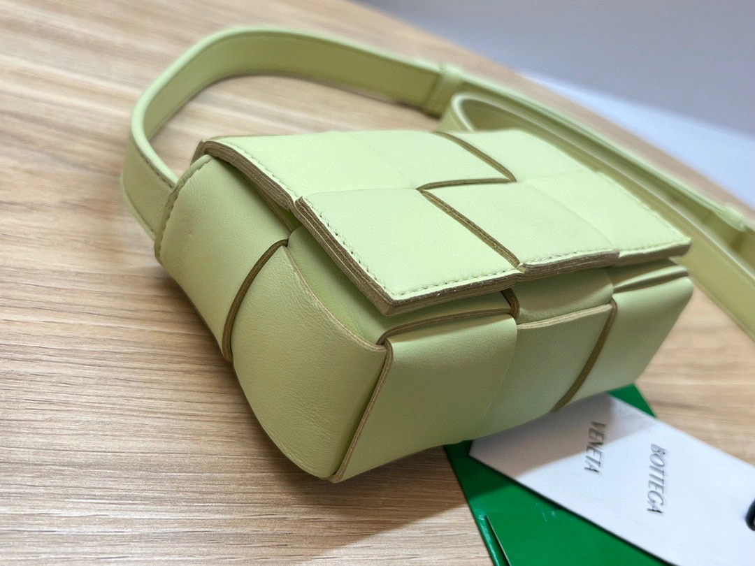 MOMO- 666688VMAY19412 sheephide Mini cassette Bag item：B-B000E2316C