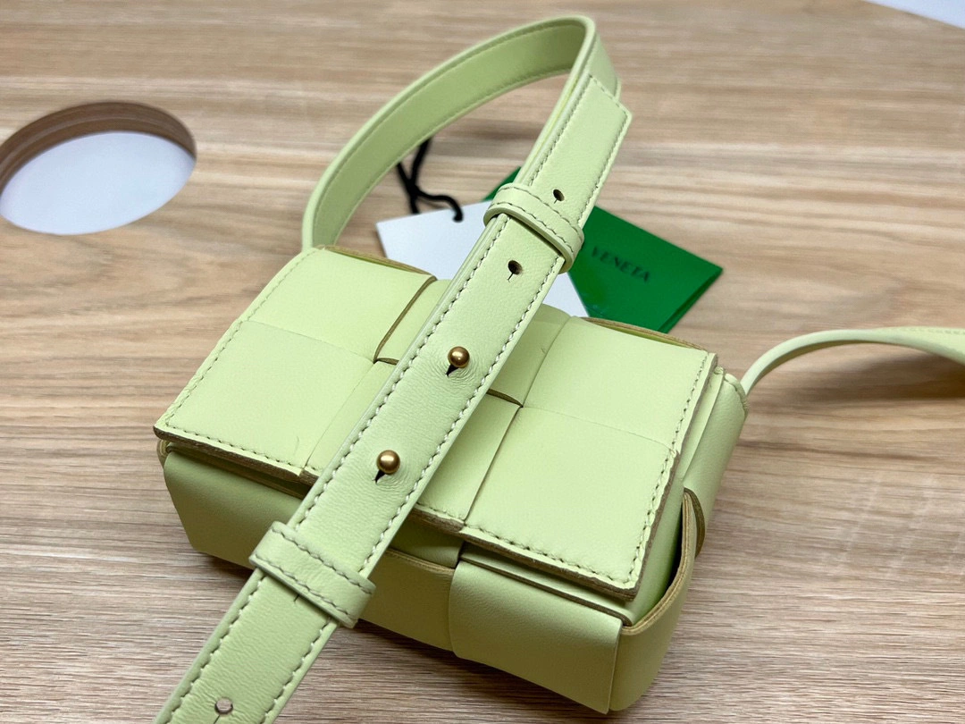 MOMO- 666688VMAY19412 sheephide Mini cassette Bag item：B-B000E2316C
