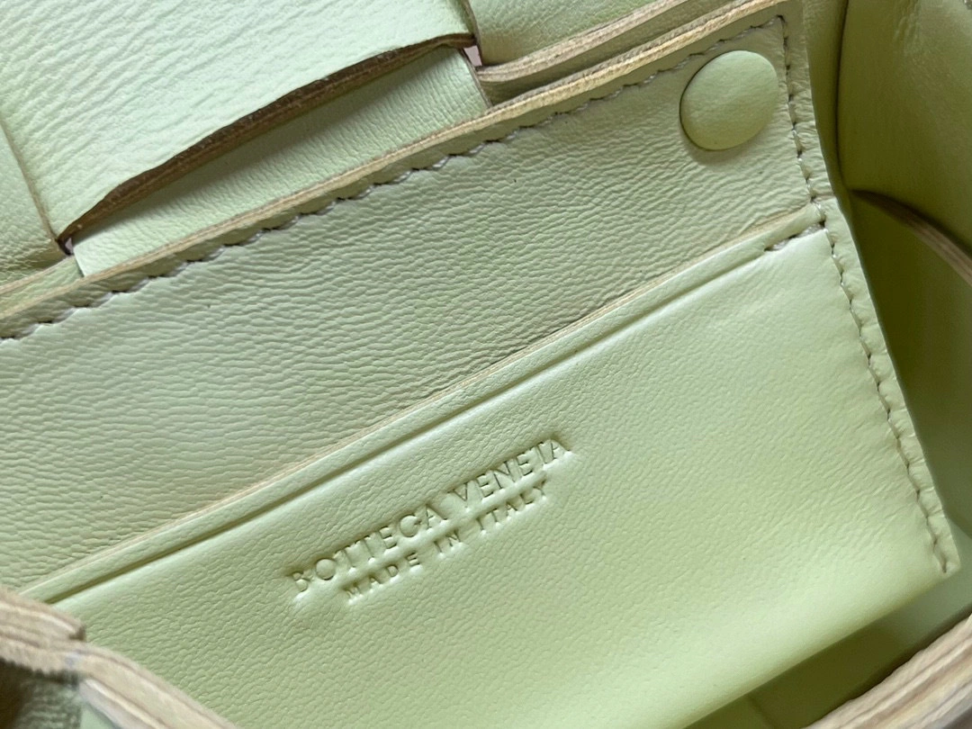 MOMO- 666688VMAY19412 sheephide Mini cassette Bag item：B-B000E2316C